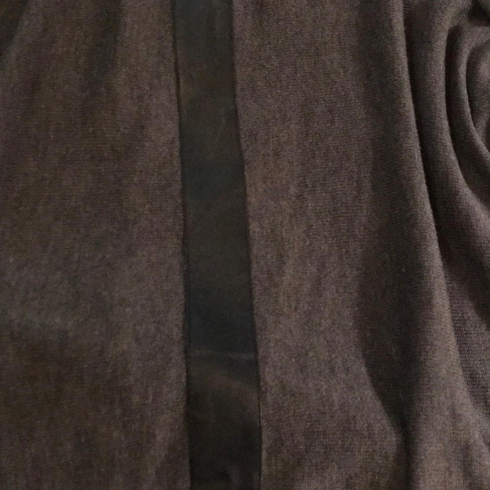 R D Style Cardigan - Picture 4 of 4